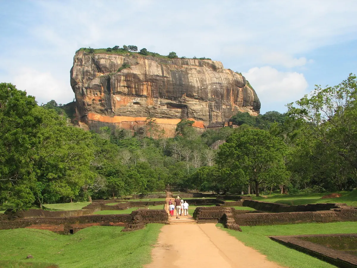 The path to Sigiriya through the gardens
