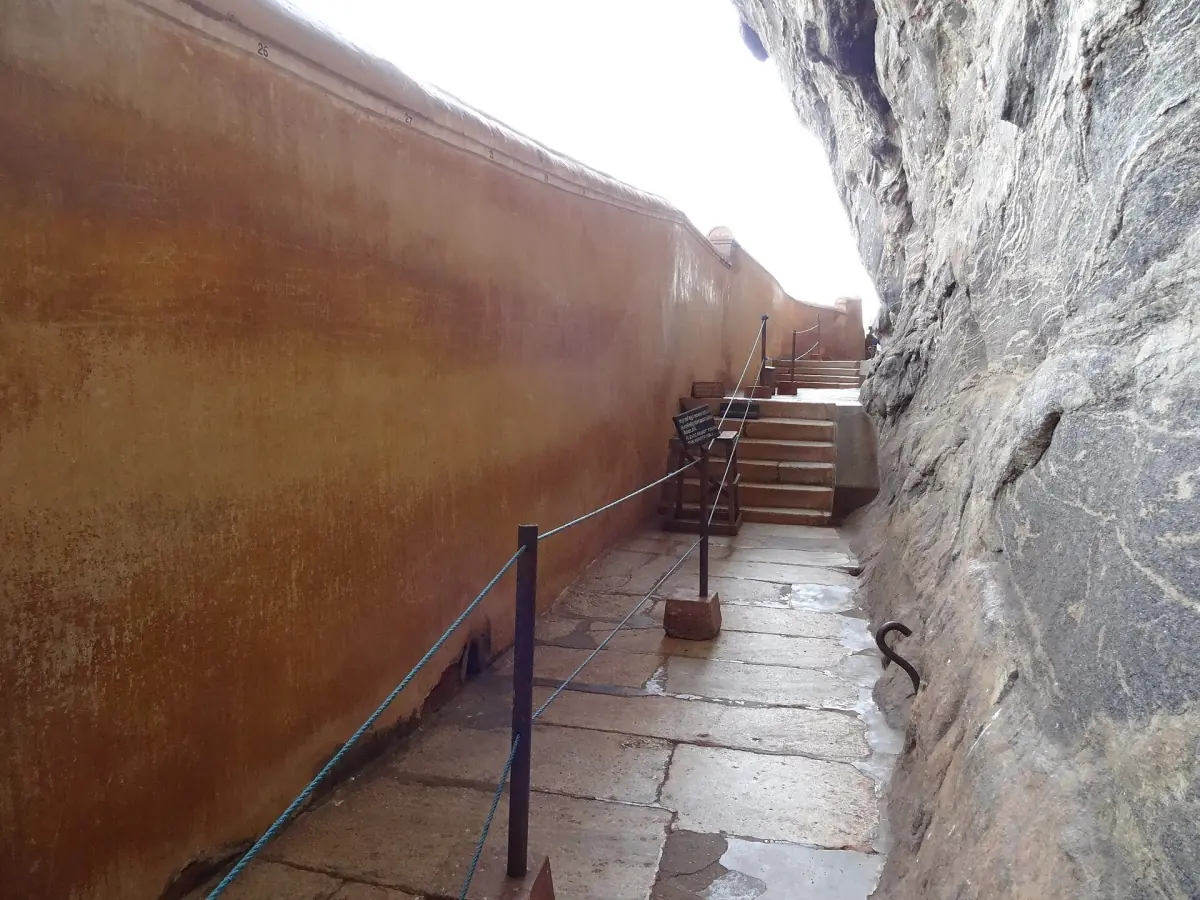 The gallery along the Mirror Wall